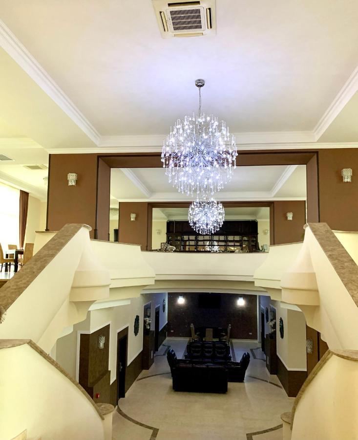 Albert Hotel 普洛耶什蒂 外观 照片