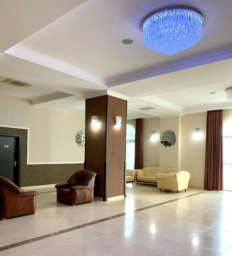 Albert Hotel 普洛耶什蒂 外观 照片