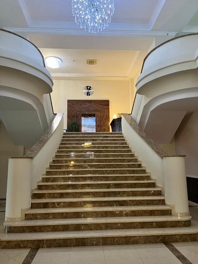 Albert Hotel 普洛耶什蒂 外观 照片