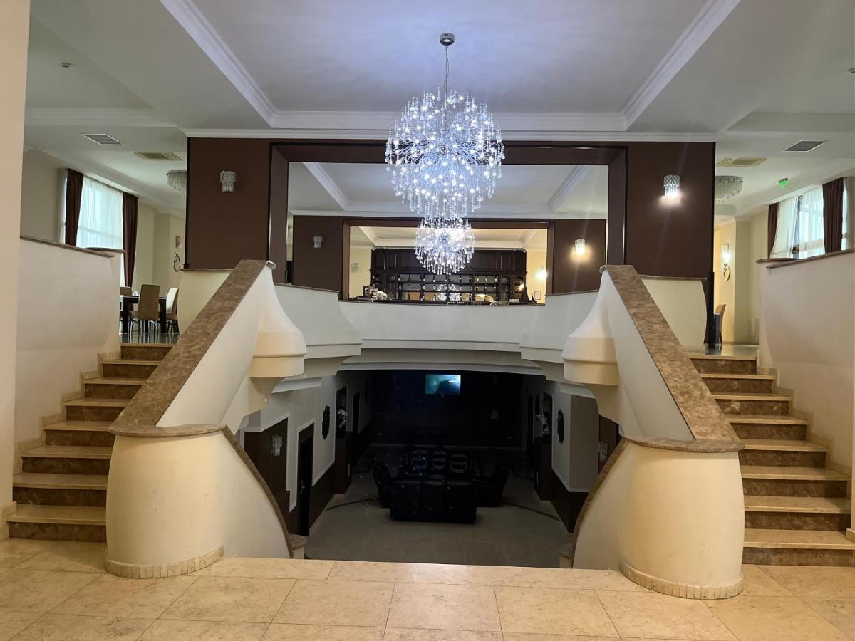 Albert Hotel 普洛耶什蒂 外观 照片