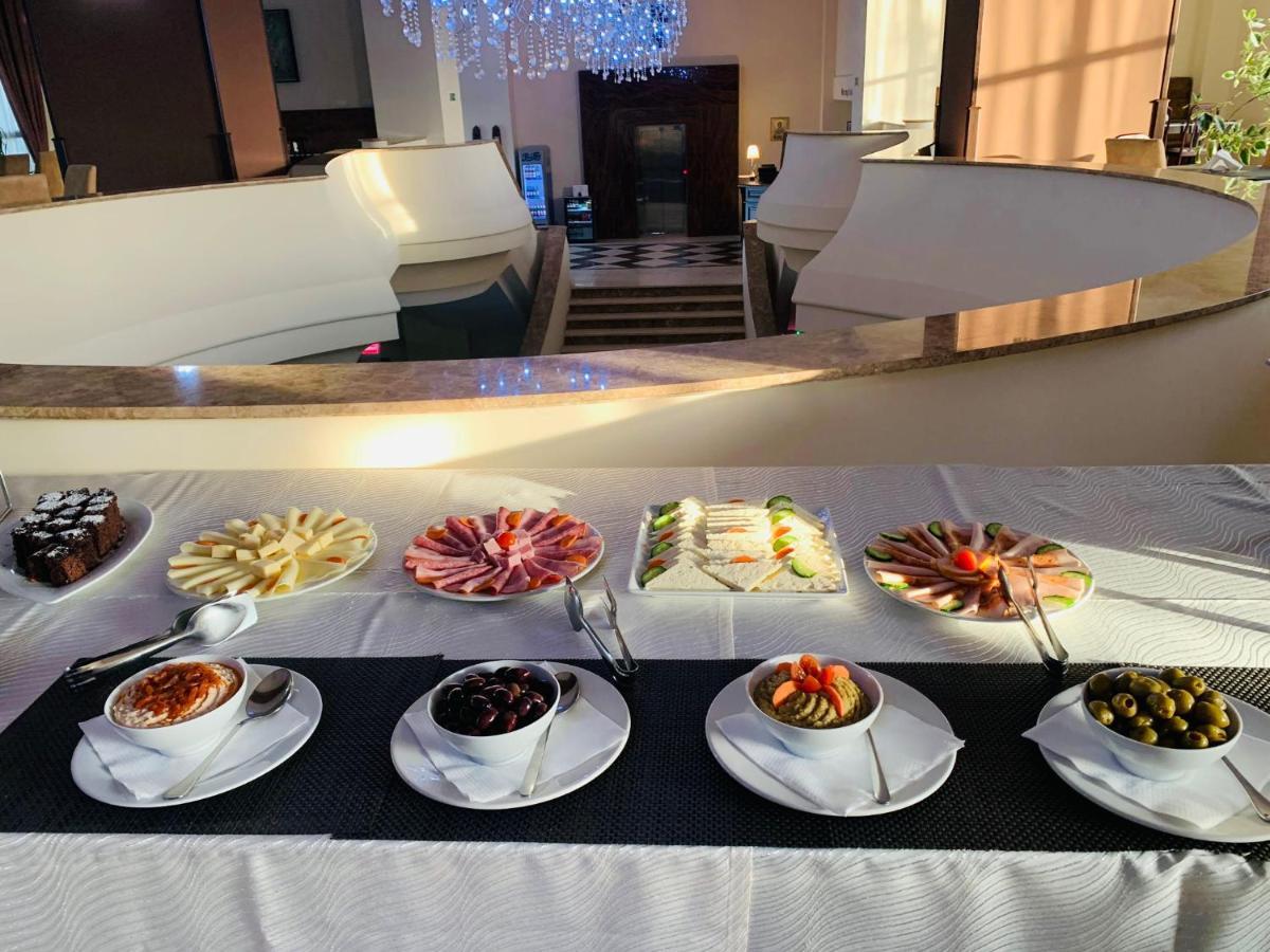 Albert Hotel 普洛耶什蒂 外观 照片