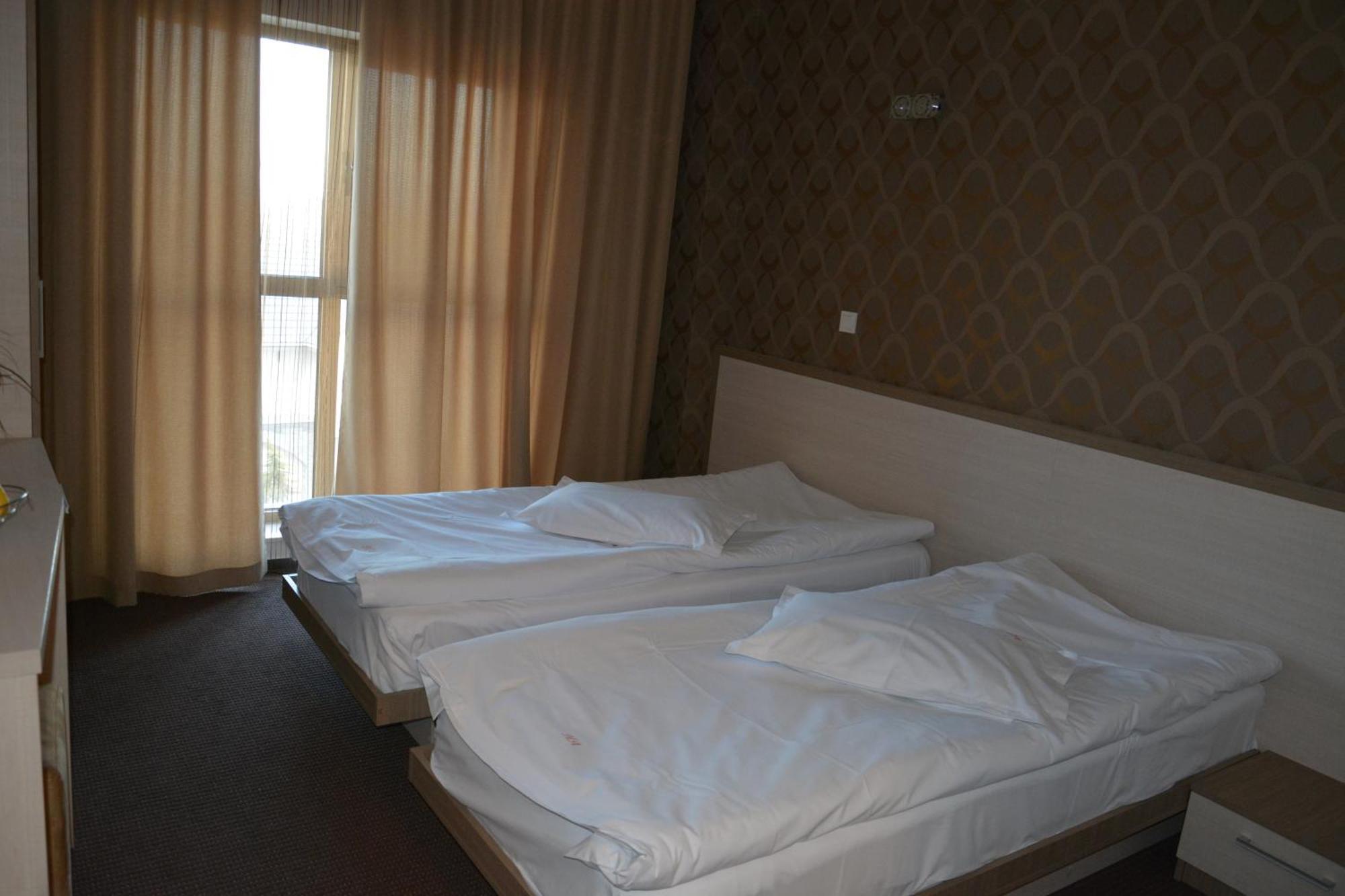 Albert Hotel 普洛耶什蒂 客房 照片